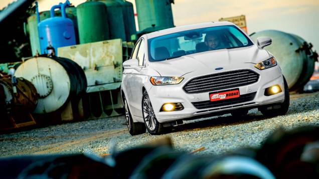 Grade estilo bocão: nova identidade visual da Ford | <a href="https://quatrorodas.abril.com.br/carros/testes/ford-fusion-2-0-ecoboost-725620.shtml" rel="migration">Leia mais</a>