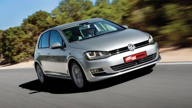 Nova plataforma e uso de aços mais leves aliviaram o carro em 100 kg | <a href="https://quatrorodas.abril.com.br/carros/lancamentos/volkswagen-golf-vii-749855.shtml" rel="migration">Saiba mais sobre o novo Golf no Brasil</a> | <a href="https://quatrorodas.abril.com.br/c" rel="migration"></a>