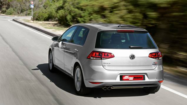 Maior mudança visual está nas lanternas | <a href="https://quatrorodas.abril.com.br/carros/lancamentos/volkswagen-golf-vii-749855.shtml" rel="migration">Saiba mais sobre o novo Golf no Brasil</a> | <a href="https://quatrorodas.abril.com.br/carros/impressoes/volksw" rel="migration"></a>