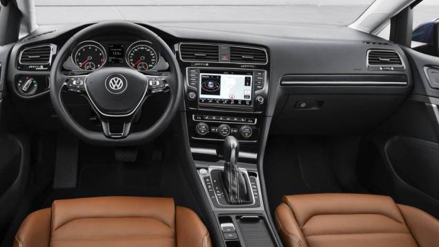 Luxuoso e bem equipado, ele nem de longe lembra nosso antigo Golf | <a href="https://quatrorodas.abril.com.br/carros/lancamentos/volkswagen-golf-vii-749855.shtml" rel="migration">Saiba mais sobre o novo Golf no Brasil</a> | <a href="https://quatrorodas.abril.com.br/carros/imp" rel="migration"></a>