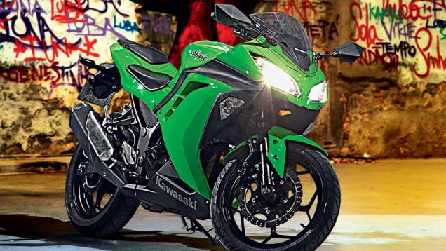 Novo visual ficou mais agressivo e encorpou a moto | <a href="https://quatrorodas.abril.com.br/moto/testes/kawasaki-ninja-300-x-honda-cbr-250r-741248.shtml" rel="migration">Leia mais</a>