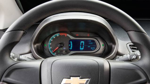 Quadro de instrumentos digital tem desenho exclusivo, mas eletrônica compartilhada | <a href="https://quatrorodas.abril.com.br/carros/testes/chevrolet-onix-725300.shtml" rel="migration">Leia mais</a> Quadro de instrumentos digital tem desenho exclusivo, mas eletrônica compartilhada | <a href="https://quatrorodas.abril.com.br/carros/testes/chevrolet-onix-725300.shtml" rel="migration">Leia mais</a>
