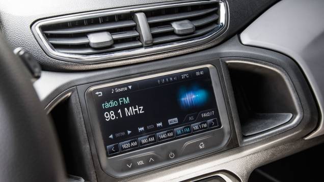 MyLink é uma central de customização e entretenimento | <a href="https://quatrorodas.abril.com.br/carros/testes/chevrolet-onix-725300.shtml" rel="migration">Leia mais</a> MyLink é uma central de customização e entretenimento | <a href="https://quatrorodas.abril.com.br/carros/testes/chevrolet-onix-725300.shtml" rel="migration">Leia mais</a>