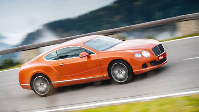 Nova versão ganhou 50 cv e um câmbio de oito marchas | <a href="https://quatrorodas.abril.com.br/carros/impressoes/bentley-continental-gt-speed-725615.shtml" rel="migration">Leia mais</a>