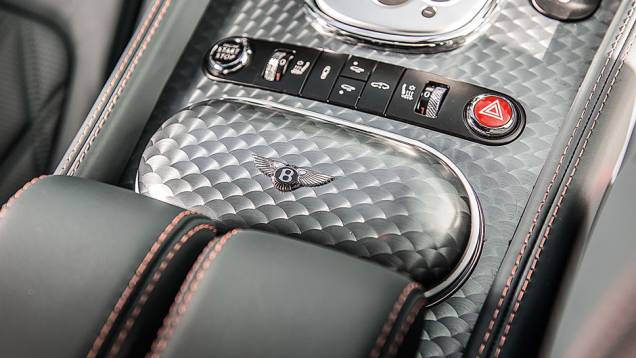 Acabamento de alumínio trabalhado é uma das várias opções de personalização | <a href="https://quatrorodas.abril.com.br/carros/impressoes/bentley-continental-gt-speed-725615.shtml" rel="migration">Leia mais</a>