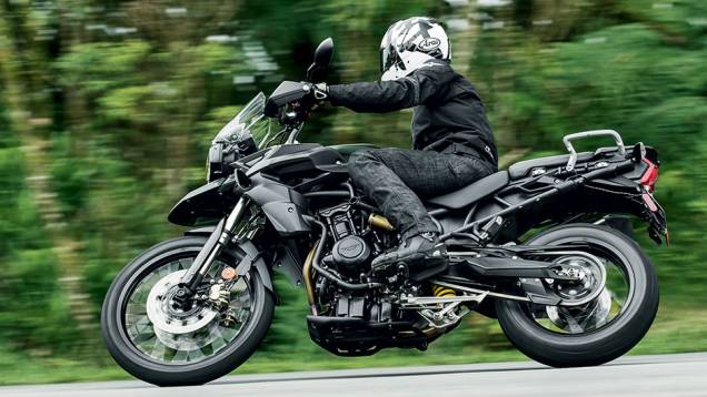 Visual puxado da BMW e estabilidade ainda melhor | <a href="https://quatrorodas.abril.com.br/moto/testes/bmw-f-800-gs-x-triumph-tiger-800-xc-741460.shtml" rel="migration">Leia mais</a>