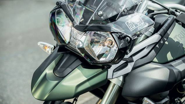 Vincos na bolha e no para-lama fixo, inspirados na rival | <a href="https://quatrorodas.abril.com.br/moto/testes/bmw-f-800-gs-x-triumph-tiger-800-xc-741460.shtml" rel="migration">Leia mais</a>