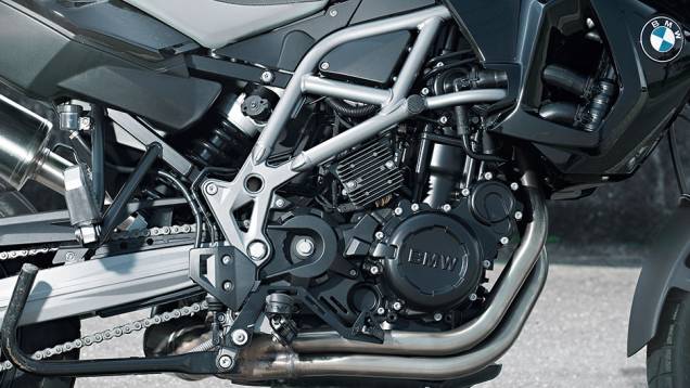 Dois cilindros paralelos e 85 cv na F 800 GS | <a href="https://quatrorodas.abril.com.br/moto/testes/bmw-f-800-gs-x-triumph-tiger-800-xc-741460.shtml" rel="migration">Leia mais</a> Dois cilindros paralelos e 85 cv na F 800 GS | <a href="https://quatrorodas.abril.com.br/moto/testes/bmw-f-800-gs-x-triumph-tiger-800-xc-741460.shtml" rel="migration">Leia mais</a>