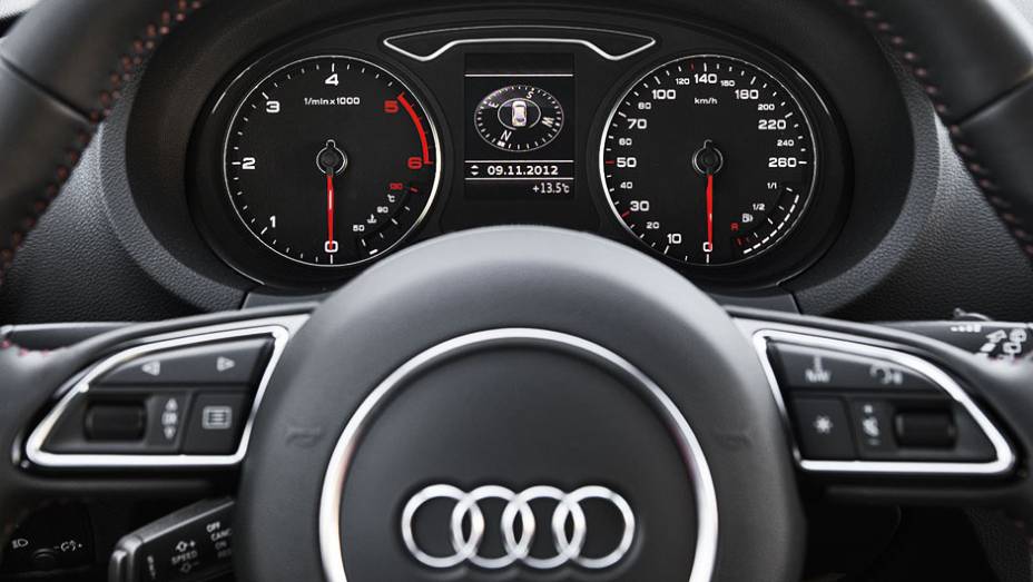 Instrumentos têm design tradicional, mas excelente leitura | <a href="https://quatrorodas.abril.com.br/carros/impressoes/audi-a3-sportback-729774.shtml" rel="migration">Leia mais</a>