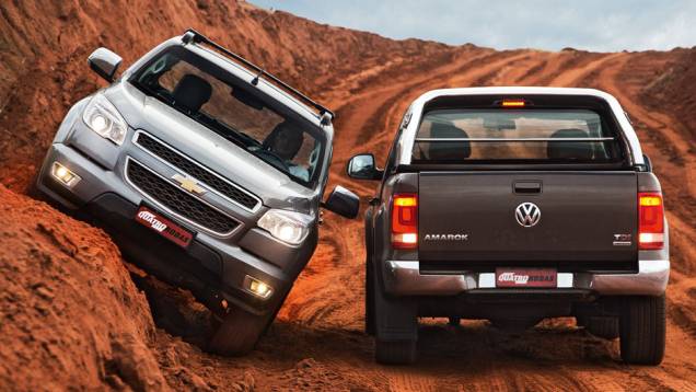 Faróis da S10 são os únicos com canhão projetor | <a href="https://quatrorodas.abril.com.br/carros/comparativos/s10-x-ranger-x-amarok-729763.shtml" rel="migration">Leia mais</a>