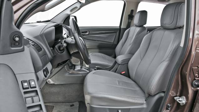 Bancos com pouco apoio lateral se parecem com os da Ranger | <a href="https://quatrorodas.abril.com.br/carros/comparativos/s10-x-ranger-x-amarok-729763.shtml" rel="migration">Leia mais</a> Bancos com pouco apoio lateral se parecem com os da Ranger | <a href="https://quatrorodas.abril.com.br/carros/comparativos/s10-x-ranger-x-amarok-729763.shtml" rel="migration">Leia mais</a>