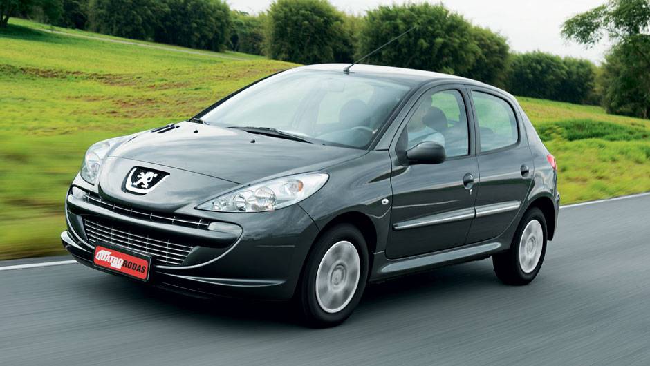 O 207 mantém as linhas que abalaram Paris | <a href="https://quatrorodas.abril.com.br/carros/comparativos/hatches-compactos-729449.shtml" rel="migration">Leia mais</a> O 207 mantém as linhas que abalaram Paris | <a href="https://quatrorodas.abril.com.br/carros/comparativos/hatches-compactos-729449.shtml" rel="migration">Leia mais</a>