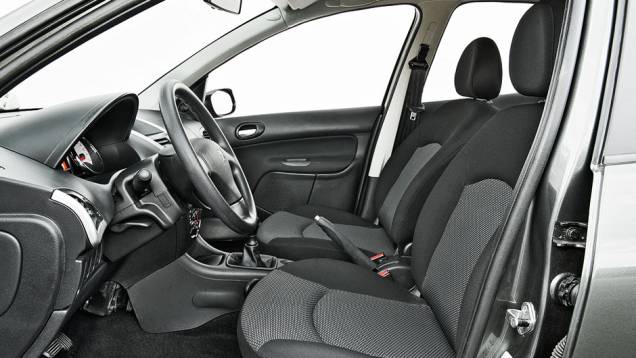 Os bancos ganharam... | <a href="https://quatrorodas.abril.com.br/carros/comparativos/hatches-compactos-729449.shtml" rel="migration">Leia mais</a> Os bancos ganharam... | <a href="https://quatrorodas.abril.com.br/carros/comparativos/hatches-compactos-729449.shtml" rel="migration">Leia mais</a>