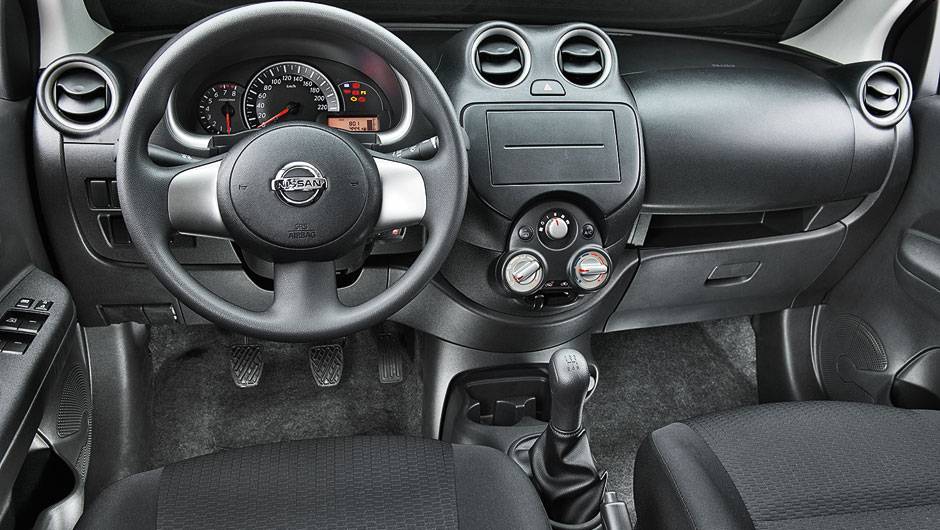 Painel tem pouca variação de cores e texturas | <a href="https://quatrorodas.abril.com.br/carros/comparativos/hatches-compactos-729449.shtml" rel="migration">Leia mais</a> Painel tem pouca variação de cores e texturas | <a href="https://quatrorodas.abril.com.br/carros/comparativos/hatches-compactos-729449.shtml" rel="migration">Leia mais</a>