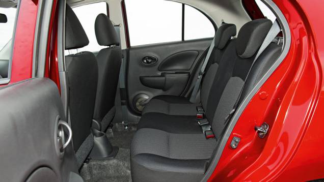 A boa abertura facilita o acesso | <a href="https://quatrorodas.abril.com.br/carros/comparativos/hatches-compactos-729449.shtml" rel="migration">Leia mais</a> A boa abertura facilita o acesso | <a href="https://quatrorodas.abril.com.br/carros/comparativos/hatches-compactos-729449.shtml" rel="migration">Leia mais</a>