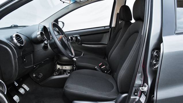 ...e dos bancos substituídos | <a href="https://quatrorodas.abril.com.br/carros/comparativos/hatches-compactos-729449.shtml" rel="migration">Leia mais</a> ...e dos bancos substituídos | <a href="https://quatrorodas.abril.com.br/carros/comparativos/hatches-compactos-729449.shtml" rel="migration">Leia mais</a>