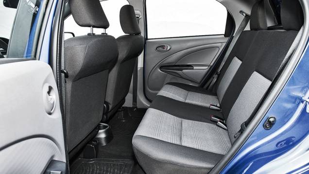 Bom espaço traseiro se comparado ao do Gol | <a href="https://quatrorodas.abril.com.br/carros/comparativos/hatches-compactos-729449.shtml" rel="migration">Leia mais</a> Bom espaço traseiro se comparado ao do Gol | <a href="https://quatrorodas.abril.com.br/carros/comparativos/hatches-compactos-729449.shtml" rel="migration">Leia mais</a>