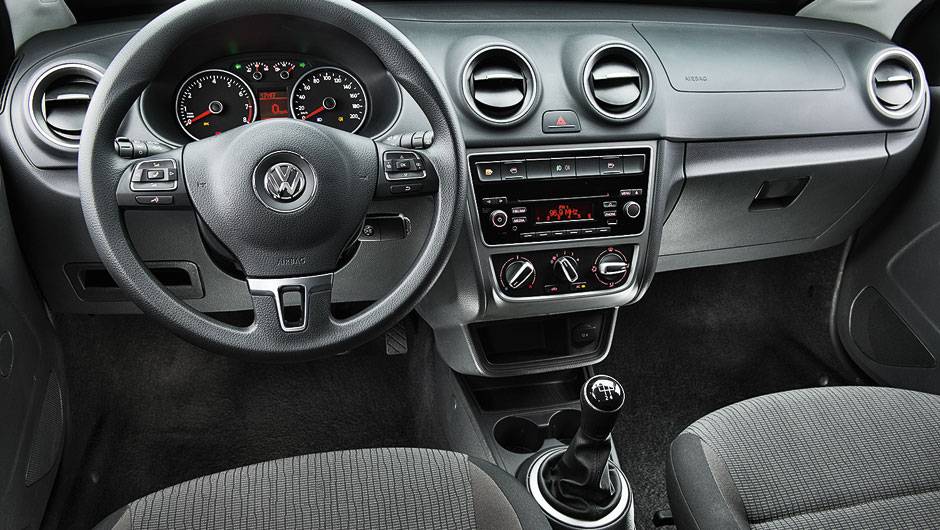 Arquitetura eletrônica permite instalação de novos equipamentos | <a href="https://quatrorodas.abril.com.br/carros/comparativos/hatches-compactos-729449.shtml" rel="migration">Leia mais</a> Arquitetura eletrônica permite instalação de novos equipamentos | <a href="https://quatrorodas.abril.com.br/carros/comparativos/hatches-compactos-729449.shtml" rel="migration">Leia mais</a>
