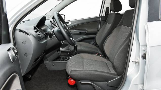 Banco tem ajuste de altura | <a href="https://quatrorodas.abril.com.br/carros/comparativos/hatches-compactos-729449.shtml" rel="migration">Leia mais</a> Banco tem ajuste de altura | <a href="https://quatrorodas.abril.com.br/carros/comparativos/hatches-compactos-729449.shtml" rel="migration">Leia mais</a>