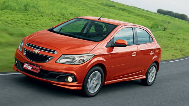 Os faróis do Onix são incorporados, rentes à carroceria | <a href="https://quatrorodas.abril.com.br/carros/comparativos/hatches-compactos-729449.shtml" rel="migration">Leia mais</a> Os faróis do Onix são incorporados, rentes à carroceria | <a href="https://quatrorodas.abril.com.br/carros/comparativos/hatches-compactos-729449.shtml" rel="migration">Leia mais</a>