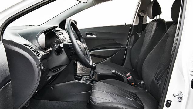 ...e diferente da básica... | <a href="https://quatrorodas.abril.com.br/carros/comparativos/hatches-compactos-729449.shtml" rel="migration">Leia mais</a> ...e diferente da básica... | <a href="https://quatrorodas.abril.com.br/carros/comparativos/hatches-compactos-729449.shtml" rel="migration">Leia mais</a>