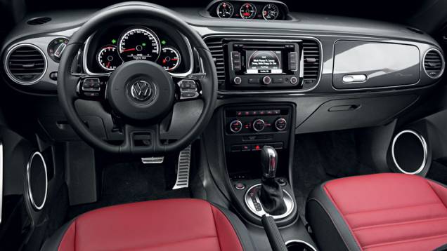 Acelerador com eixo na parte inferior e porta-luvas frontal: união com o passado | <a href="https://quatrorodas.abril.com.br/carros/testes/volkswagen-fusca-729776.shtml" rel="migration">Leia mais</a> Acelerador com eixo na parte inferior e porta-luvas frontal: união com o passado | <a href="https://quatrorodas.abril.com.br/carros/testes/volkswagen-fusca-729776.shtml" rel="migration">Leia mais</a>