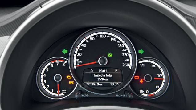 Instrumentos digitais e analógicos... | <a href="https://quatrorodas.abril.com.br/carros/testes/volkswagen-fusca-729776.shtml" rel="migration">Leia mais</a> Instrumentos digitais e analógicos... | <a href="https://quatrorodas.abril.com.br/carros/testes/volkswagen-fusca-729776.shtml" rel="migration">Leia mais</a>