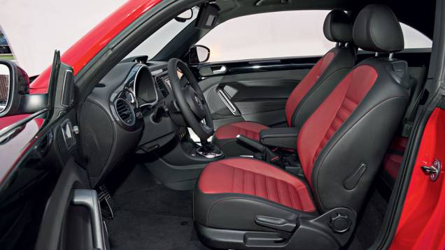 Bancos esportivos são comprados à parte | <a href="https://quatrorodas.abril.com.br/carros/testes/volkswagen-fusca-729776.shtml" rel="migration">Leia mais</a> Bancos esportivos são comprados à parte | <a href="https://quatrorodas.abril.com.br/carros/testes/volkswagen-fusca-729776.shtml" rel="migration">Leia mais</a>