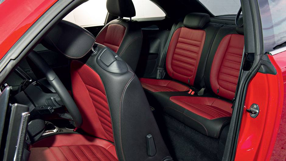 Atrás, lugar para dois convidados | <a href="https://quatrorodas.abril.com.br/carros/testes/volkswagen-fusca-729776.shtml" rel="migration">Leia mais</a>