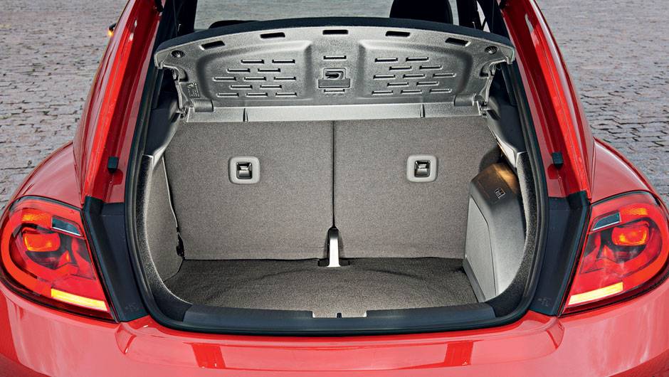Porta-malas de 310 litros é equivalente ao de um HB20 | <a href="https://quatrorodas.abril.com.br/carros/testes/volkswagen-fusca-729776.shtml" rel="migration">Leia mais</a>