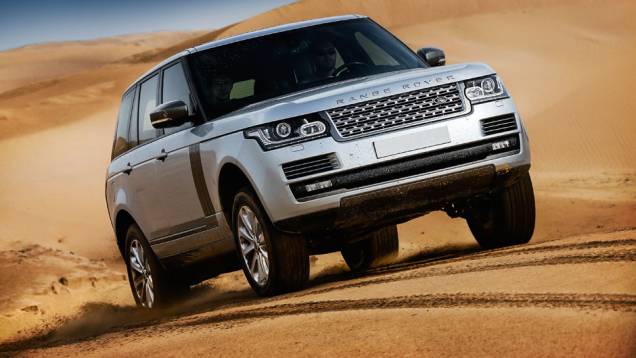 A versão V8 5.0 esbanja 510 cv em qualquer tipo de terreno | <a href="https://quatrorodas.abril.com.br/carros/impressoes/range-rover-vogue-729749.shtml" rel="migration">Leia mais</a>