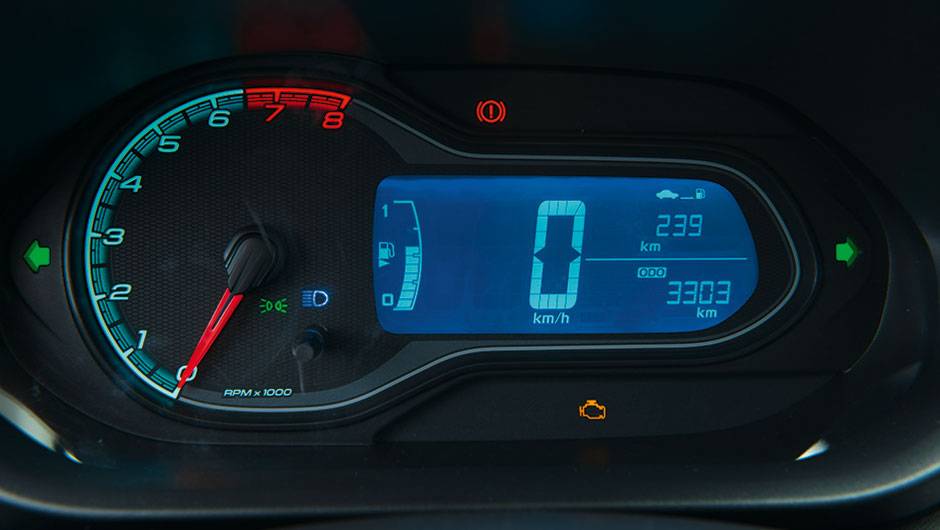 GM lançou mão do velocímetro digital | <a href="https://quatrorodas.abril.com.br/carros/comparativos/chevrolet-onix-x-chevrolet-agile-729371.shtml" rel="migration">Leia mais</a> GM lançou mão do velocímetro digital | <a href="https://quatrorodas.abril.com.br/carros/comparativos/chevrolet-onix-x-chevrolet-agile-729371.shtml" rel="migration">Leia mais</a>