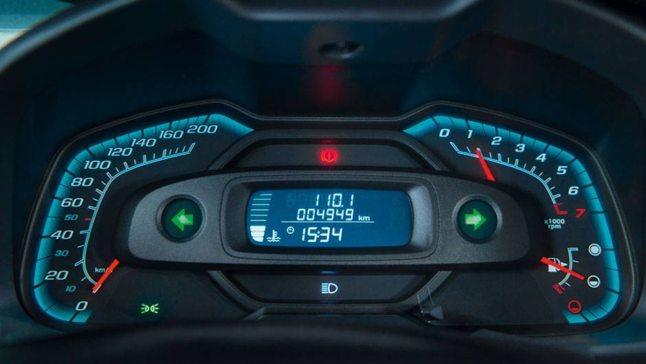 Computador de bordo é item de série | <a href="https://quatrorodas.abril.com.br/carros/comparativos/chevrolet-onix-x-chevrolet-agile-729371.shtml" rel="migration">Leia mais</a> Computador de bordo é item de série | <a href="https://quatrorodas.abril.com.br/carros/comparativos/chevrolet-onix-x-chevrolet-agile-729371.shtml" rel="migration">Leia mais</a>