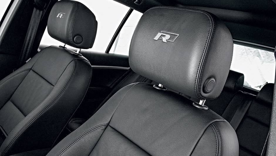 Bancos personalizados, s&oacute; no pacote Completo | <a href="https://quatrorodas.abril.com.br/carros/lancamentos/vw-tiguan-r-line-726908.shtml" rel="migration">Leia mais</a>