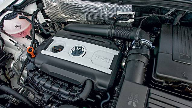 O motor 2.0 TSI é o mesmo da versão "normal" | <a href="https://quatrorodas.abril.com.br/carros/lancamentos/vw-tiguan-r-line-726908.shtml" rel="migration">Leia mais</a>