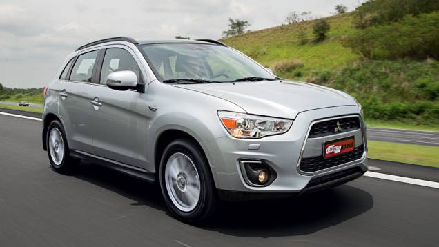Retoques em grade e para-choque | <a href="https://quatrorodas.abril.com.br/carros/lancamentos/mitsubishi-asx-awd-732859.shtml" rel="migration">Leia mais</a> Retoques em grade e para-choque | <a href="https://quatrorodas.abril.com.br/carros/lancamentos/mitsubishi-asx-awd-732859.shtml" rel="migration">Leia mais</a>