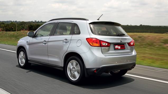 Novo para-choque desistiu do estilo off-road | <a href="https://quatrorodas.abril.com.br/carros/lancamentos/mitsubishi-asx-awd-732859.shtml" rel="migration">Leia mais</a> Novo para-choque desistiu do estilo off-road | <a href="https://quatrorodas.abril.com.br/carros/lancamentos/mitsubishi-asx-awd-732859.shtml" rel="migration">Leia mais</a>