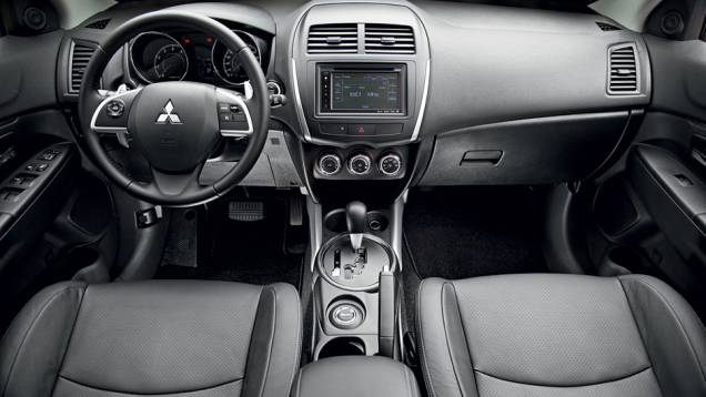 Volante, som e padrões do tecido são as novidades | <a href="https://quatrorodas.abril.com.br/carros/lancamentos/mitsubishi-asx-awd-732859.shtml" rel="migration">Leia mais</a> Volante, som e padrões do tecido são as novidades | <a href="https://quatrorodas.abril.com.br/carros/lancamentos/mitsubishi-asx-awd-732859.shtml" rel="migration">Leia mais</a>