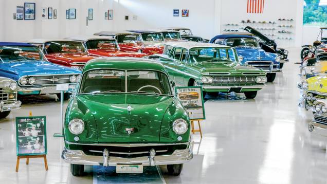 Um Kaiser entre a família Bel Air | <a href="https://quatrorodas.abril.com.br/reportagens/geral/arca-tesouros-733321.shtml" rel="migration">Leia mais</a> Um Kaiser entre a família Bel Air | <a href="https://quatrorodas.abril.com.br/reportagens/geral/arca-tesouros-733321.shtml" rel="migration">Leia mais</a>