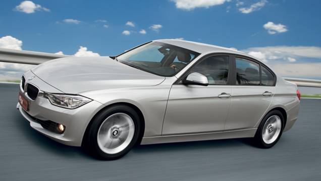 BMW Série 3 já está em sua sexta geração | <a href="https://quatrorodas.abril.com.br/carros/comparativos/bmw-320i-x-mercedes-benz-c180-733587.shtml" rel="migration">Leia mais</a> BMW Série 3 já está em sua sexta geração | <a href="https://quatrorodas.abril.com.br/carros/comparativos/bmw-320i-x-mercedes-benz-c180-733587.shtml" rel="migration">Leia mais</a>