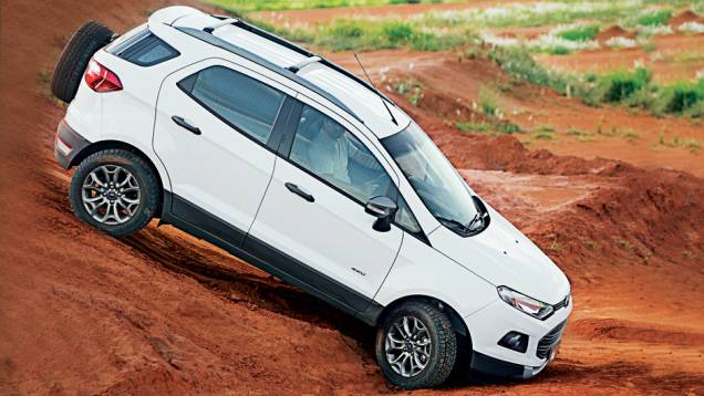 Preservação do patrimônio: bom ângulo de entrada evita danos à dianteira | <a href="https://quatrorodas.abril.com.br/carros/comparativos/ford-ecosport-4x2-x-ford-ecosport-4x4-732986.shtml" rel="migration">Leia mais</a>