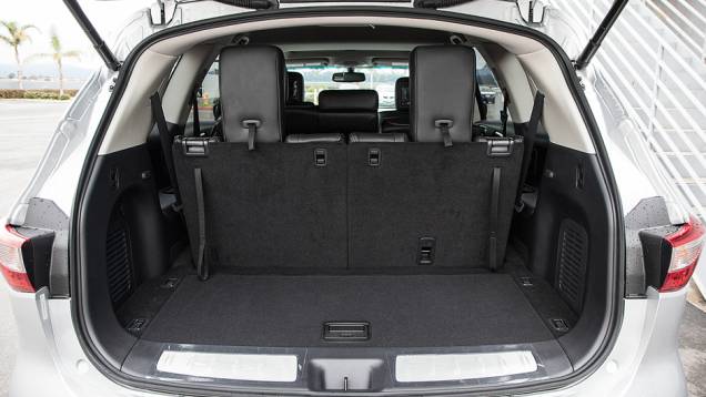 ...os assentos ficam embutidos no piso | <a href="https://quatrorodas.abril.com.br/carros/impressoes/infiniti-jx35-733283.shtml" rel="migration">Leia mais</a> ...os assentos ficam embutidos no piso | <a href="https://quatrorodas.abril.com.br/carros/impressoes/infiniti-jx35-733283.shtml" rel="migration">Leia mais</a>