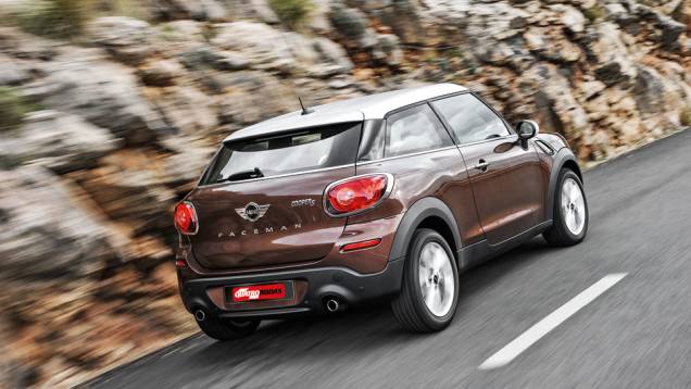 Traseira volumosa destoa do desenho elegante do perfil esportivo da carroceria | <a href="https://quatrorodas.abril.com.br/carros/impressoes/mini-paceman-cooper-s-733312.shtml" rel="migration">Leia mais</a>