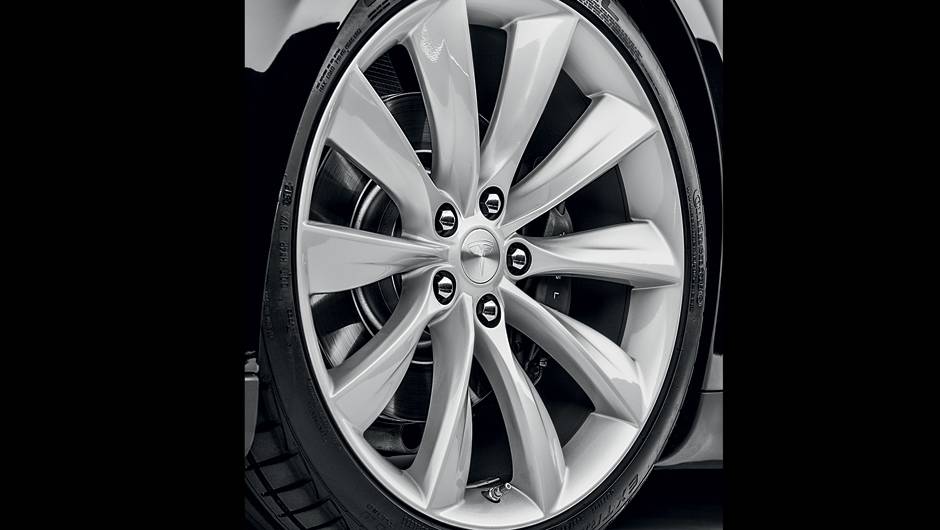 <a href="https://quatrorodas.abril.com.br/carros/impressoes/tesla-model-s-733082.shtml" rel="migration">Leia mais</a>