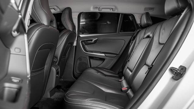 ...que só têm regulagem manual | <a href="https://quatrorodas.abril.com.br/carros/lancamentos/volvo-v60-t5-2-0-comfort-732853.shtml" rel="migration">Leia mais</a> ...que só têm regulagem manual | <a href="https://quatrorodas.abril.com.br/carros/lancamentos/volvo-v60-t5-2-0-comfort-732853.shtml" rel="migration">Leia mais</a>