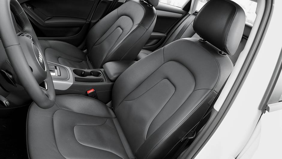 Audi chama os bancos de couro sint&eacute;tico de "ecol&oacute;gicos" | <a href="https://quatrorodas.abril.com.br/carros/lancamentos/audi-a4-attraction-734796.shtml" rel="migration">Leia mais</a>