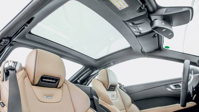 Teto transparente deixa passar luz para a cabine... | <a href="https://quatrorodas.abril.com.br/carros/testes/mercedes-benz-sl-63-amg-735712.shtml" rel="migration">Leia mais</a> Teto transparente deixa passar luz para a cabine... | <a href="https://quatrorodas.abril.com.br/carros/testes/mercedes-benz-sl-63-amg-735712.shtml" rel="migration">Leia mais</a>