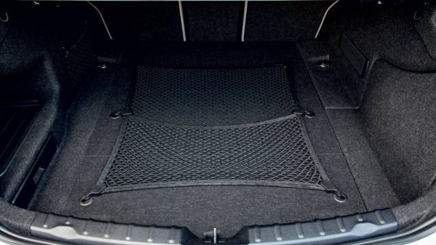 ...para acomodar a bateria... | <a href="https://quatrorodas.abril.com.br/carros/impressoes/bmw-activehybrid3-736194.shtml" rel="migration">Leia mais</a> ...para acomodar a bateria... | <a href="https://quatrorodas.abril.com.br/carros/impressoes/bmw-activehybrid3-736194.shtml" rel="migration">Leia mais</a>