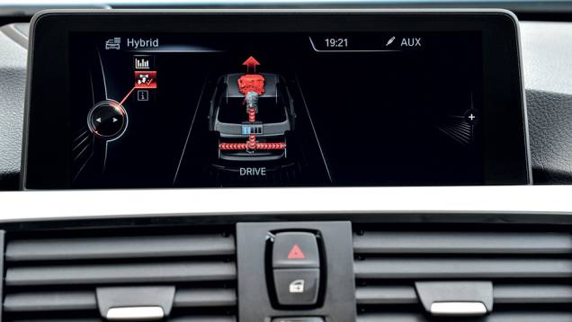 ...ao uso exclusivo do motor a combustão | <a href="https://quatrorodas.abril.com.br/carros/impressoes/bmw-activehybrid3-736194.shtml" rel="migration">Leia mais</a> ...ao uso exclusivo do motor a combustão | <a href="https://quatrorodas.abril.com.br/carros/impressoes/bmw-activehybrid3-736194.shtml" rel="migration">Leia mais</a>