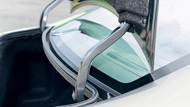 No LXS, alças sem revestimento do porta-malas | <a href="https://quatrorodas.abril.com.br/carros/testes/honda-civic-2014-735270.shtml" rel="migration">Leia mais</a> No LXS, alças sem revestimento do porta-malas | <a href="https://quatrorodas.abril.com.br/carros/testes/honda-civic-2014-735270.shtml" rel="migration">Leia mais</a>